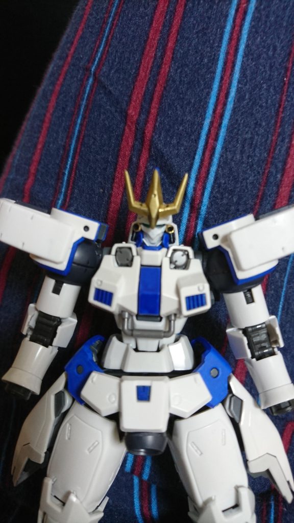 フェイス部分はプラバンで、作成しました。
顔の削り混み前でまだまだ不細工ちゃんです…😱