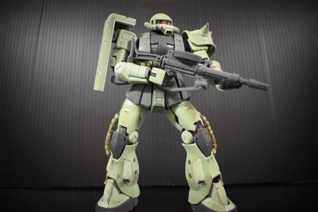 ...という前置きはここまでにしておいて、今回はRGのザクを素組みで汚しを入れました。