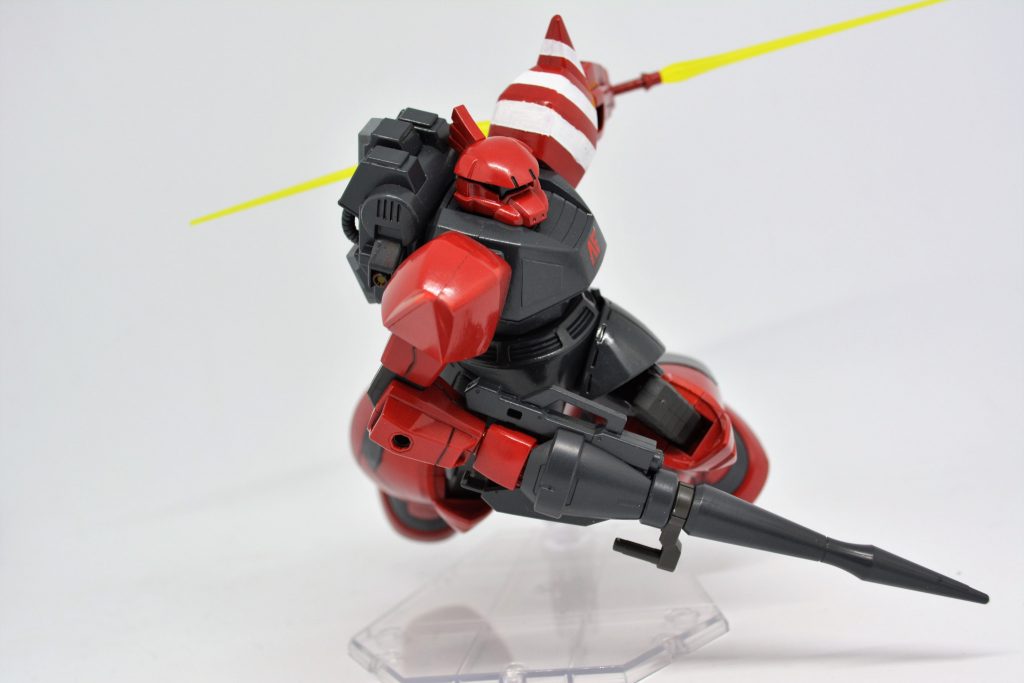 ポーズ２

ビームサーベルで切りかかり
※ビームはナギナタ状ではなく通常の形。