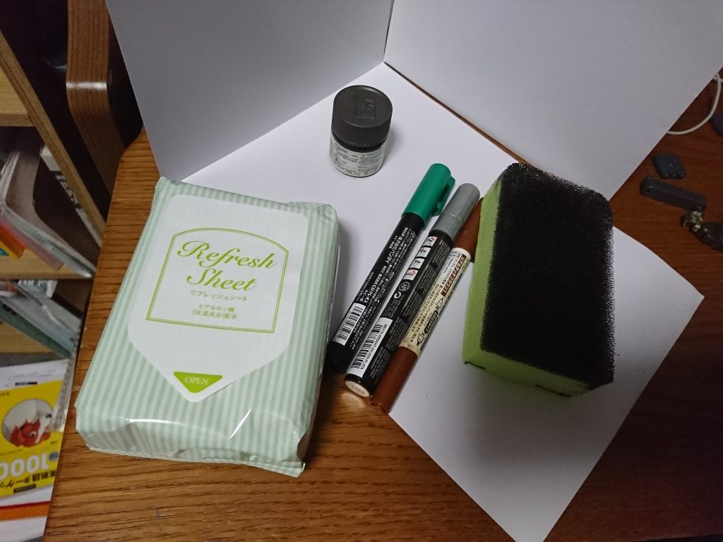 これしか使わないで出来ます
指が筆代わりなので筆も薄め液もいらない！
アルコールシート？があると良いかも
撮影ブース(仮)はそこら辺にあった厚紙とセロハンテープだけで作ってます