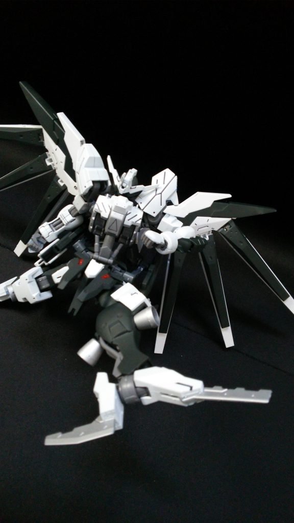 ■蹴りアクション
お約束の蹴りモーションです。
ファンネル付けてて蹴れるの？って自分でも思いますw