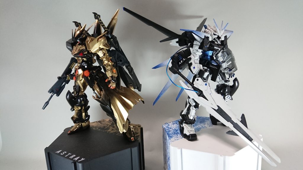 ご覧頂き、ありがとうございましたm(__)m
『WF』は『WhiteFrame』『ホワイトフレーム』の略です。
『白』に『青』のグラデーションで爽やかさを出しています♪
ここまで見た方はもしかしたら気付いたかもしれませんが、この『ASTRAY.WF』のパイロットは『水樹奈々』さんをイメージしています♪
『西川貴教』さんの『T.M.ASTRAY』
それと並べるとしたら……
もう『水樹奈々』さんだなと思い製作しました♪
2連続で『アストレイ』を組んだせいか、他の『アストレイ』の案ももう出ました。
次の『アストレイ』はどうなるか……
お楽しみに(*´ω`*)♪