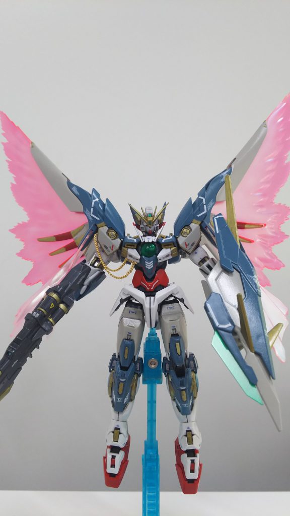 ゴールドのチェーンはちょっとしたワンポイントです。デカールシールでディテールを増やしてみました。