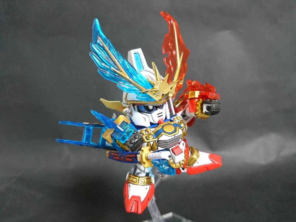 烈光の鎧装着。
クリアパーツが豪華です。
色褪せについては経過観察が必要…