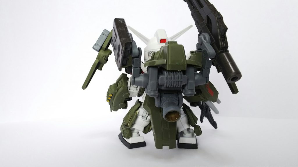 アーマーの部品はHGグレイズやビルドカスタムシリーズ等を使用しています。