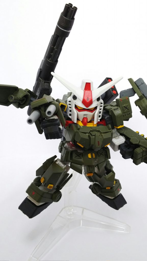 フルアーマーでは定番の二連ビームキャノン、背中にビームガトリング、左腕にはスパイクシールドを装備