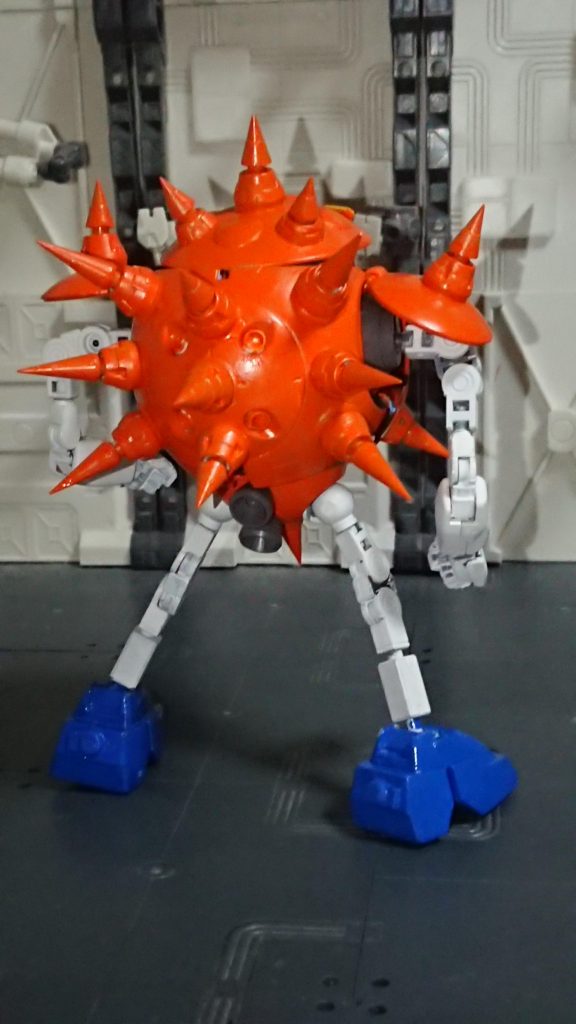 後ろ
見事にトゲまみれです