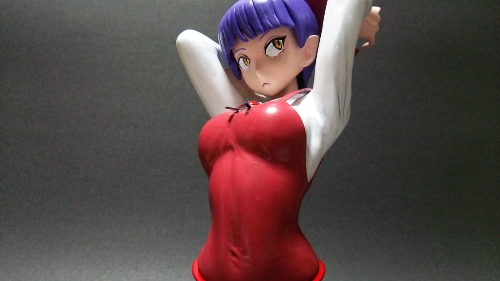 おへそからの素晴らしいライン♪　目元もツリ目に整形しています。