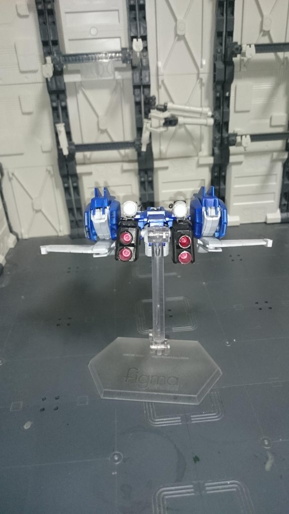 リア
3mm軸穴を開口させたことによりフライングベースに対応しています