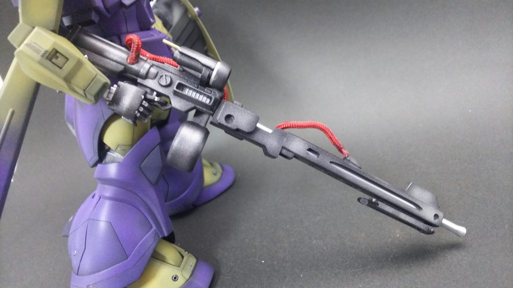 MRB-110 ビーム・ライフル
ここに書くために説明書みて初めて名前知りました。形全然違うからこう紹介して良いのか分かりませんが。
狙撃型のビームライフルということで砲身を長くしてみました。ロングバレル最高!!