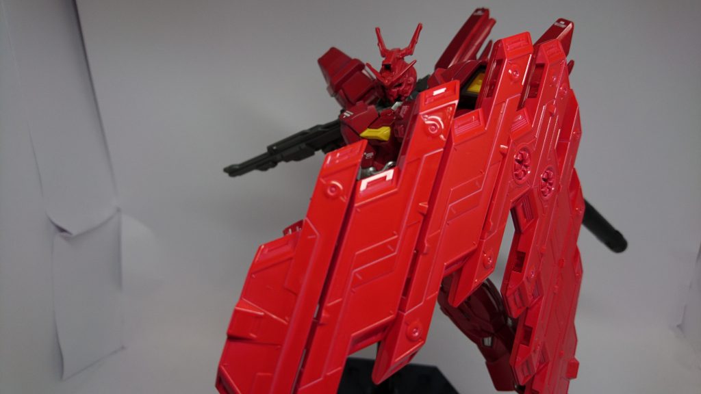 前面に展開してシールドのように使うことも可能。