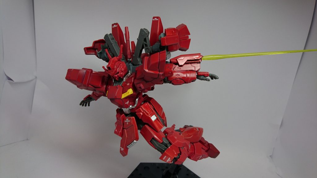 高機動スラスター装備型。その瞬間速度はトランザムやNT-Dを上回るが、ビームライフルやシールドが安定しないため、近接のみの戦闘となる。