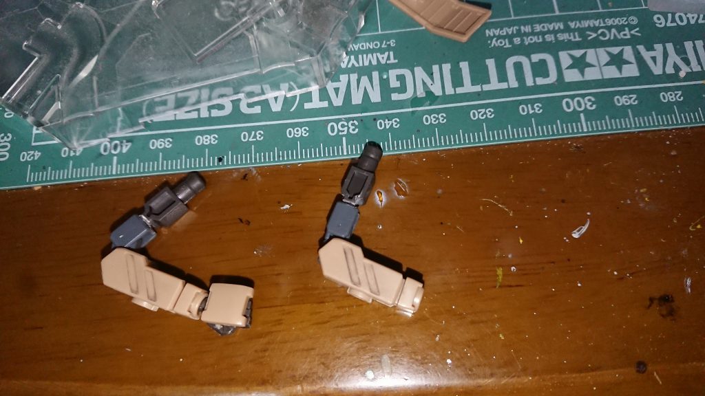 撮影中にサブアームが折れました…
細過ぎるし致し方なし…
スカルウェポン付属の極小アームで修復しました