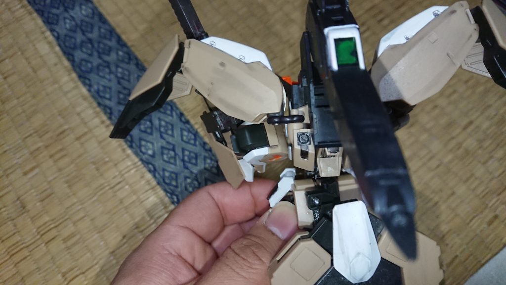 バックパック左右ユニットの可動域がイマイチなのでジョイント一つ噛ませて拡げました