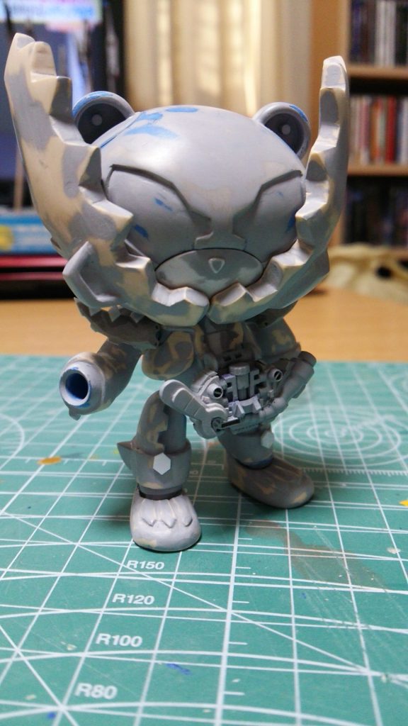 何度かサフを吹いての修正を繰り返してエッジを出します。