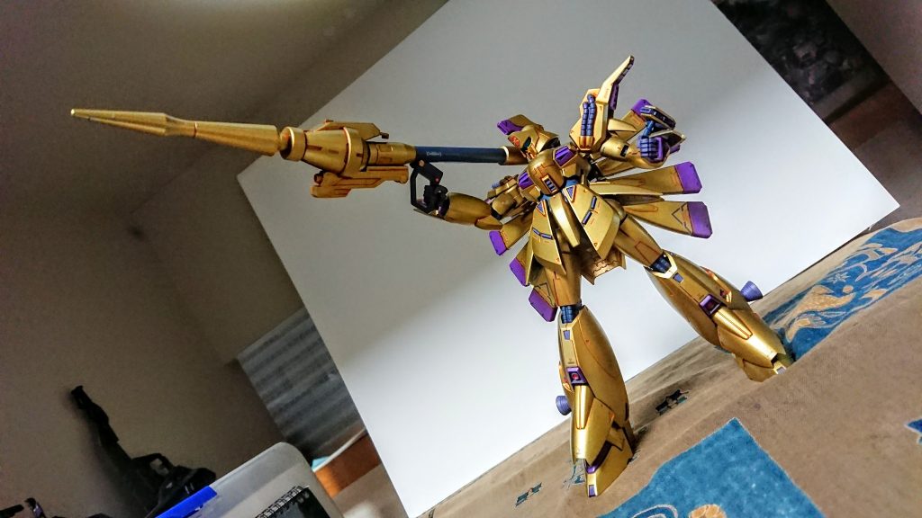 金と紫で、雅(みやび)なイメージになりましたが。

見方によっては、
顔のバイザーも相まって。国連大使が搭乗するロボ。もしくは、車田正美センセーの聖なる鎧にも見えなくもなくもないかも？(笑)

まぁ、そこはご愛敬ってことで(о´∀`о)ノw