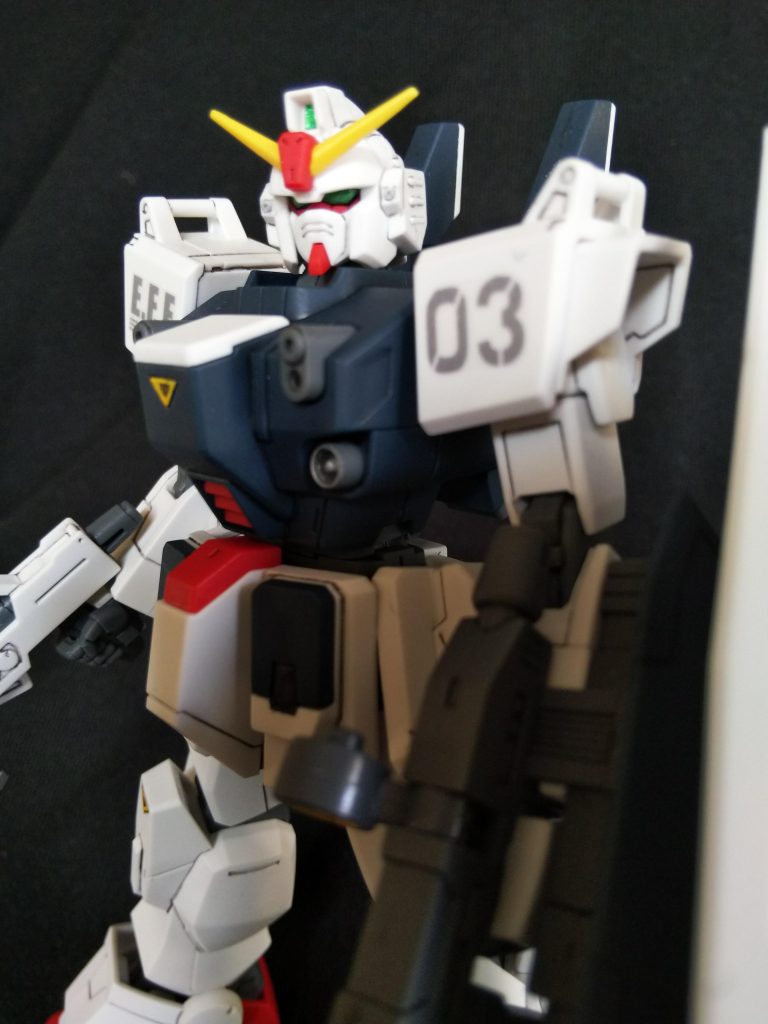 デュエルアイですがシールだと黒い部分が広すぎて緑の部分が小さすぎると思ったので全体をガンダムマーカーのアイグリーンで塗装したらちょうどよくなった気がします。