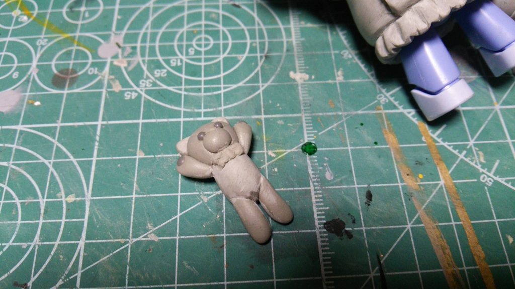 クマのぬいぐるみはパテでフルスクラッチです