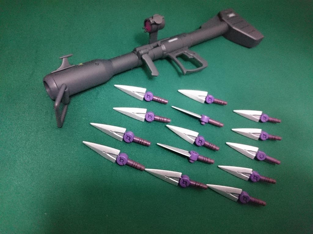 バズーカは2色混色。ダガーは面相筆で塗り分け