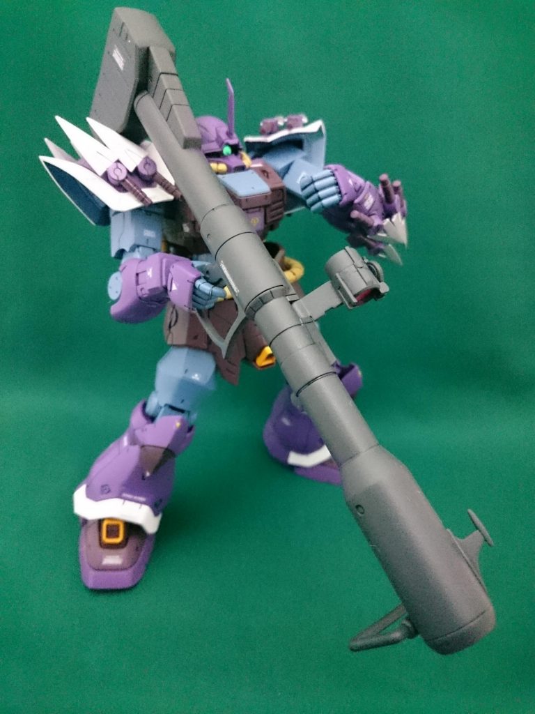 バズーカは2色使ってスプレー。表と裏で濃淡を