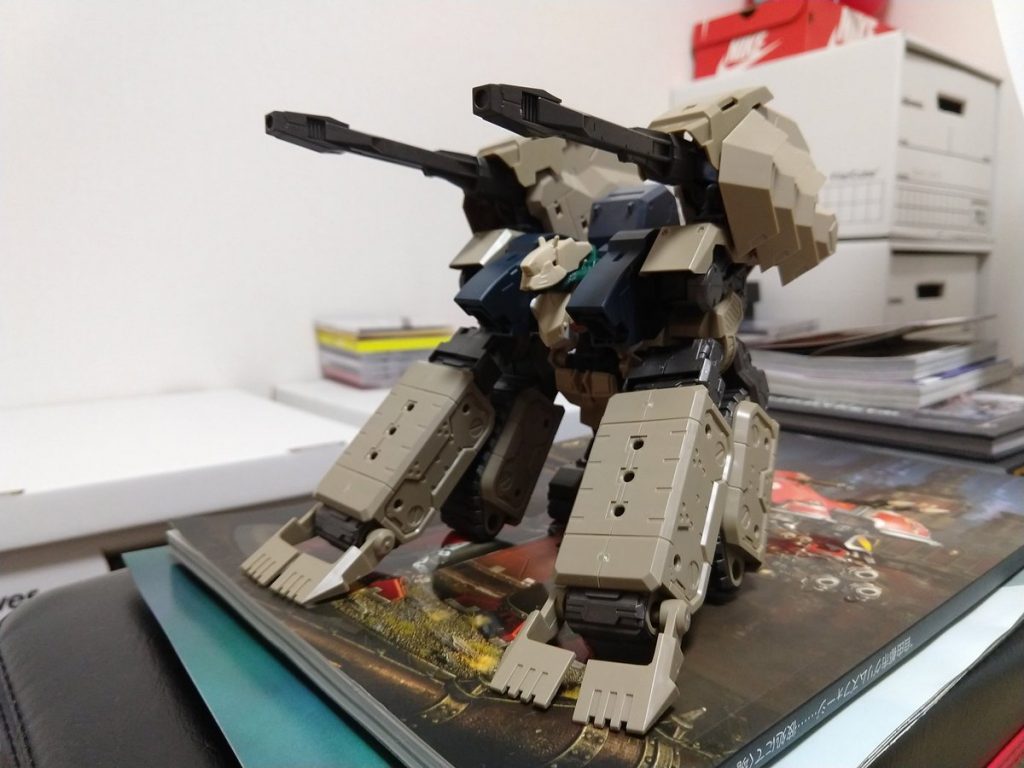 製作中②　見た目通り大半はＫ社キット…これはもうＨＧじゃないよ！
ムーバブルクローラーがＴブースターの軸にピッタリなのがわるい。