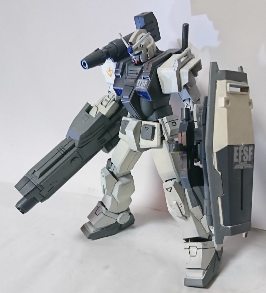 3個目のヘビーガンダム(前2個は黒版ベース)
配色はRX78-3の白版とグレー版を合わせたような感じ グレーは濃いのと薄いの2色
今回はいつものビームキャノン砲身延長はしてません