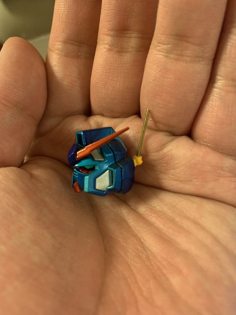 後頭部のアンテナは無くしてしまったのでランナーと真鍮線で自作しました