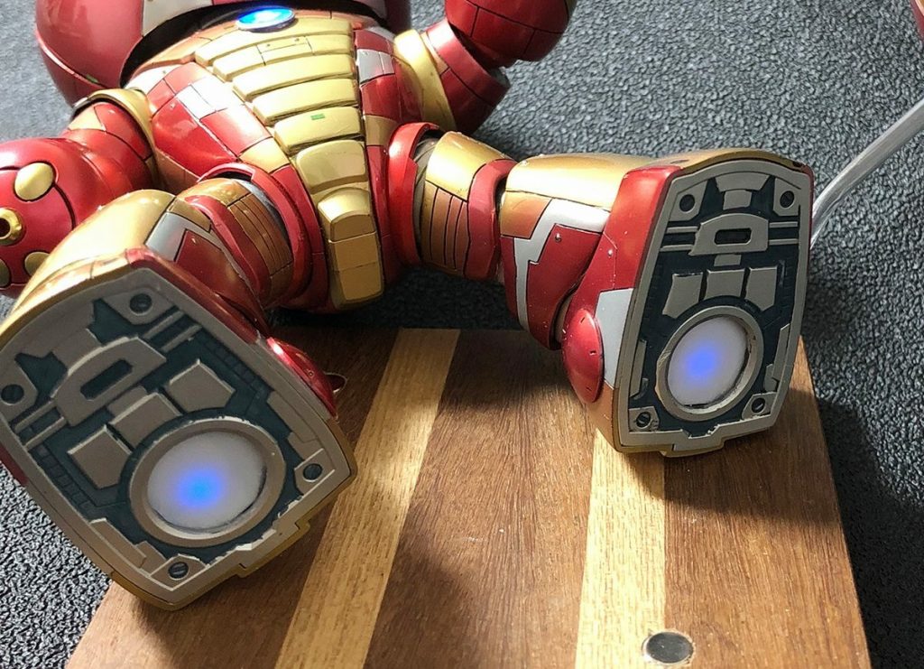 足の裏電飾。
淡く光るように表現してました。