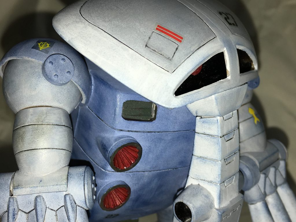 出現!!
カメラアイのパーツはMGのビームサーベルエフェクトのランナーで制作しました!