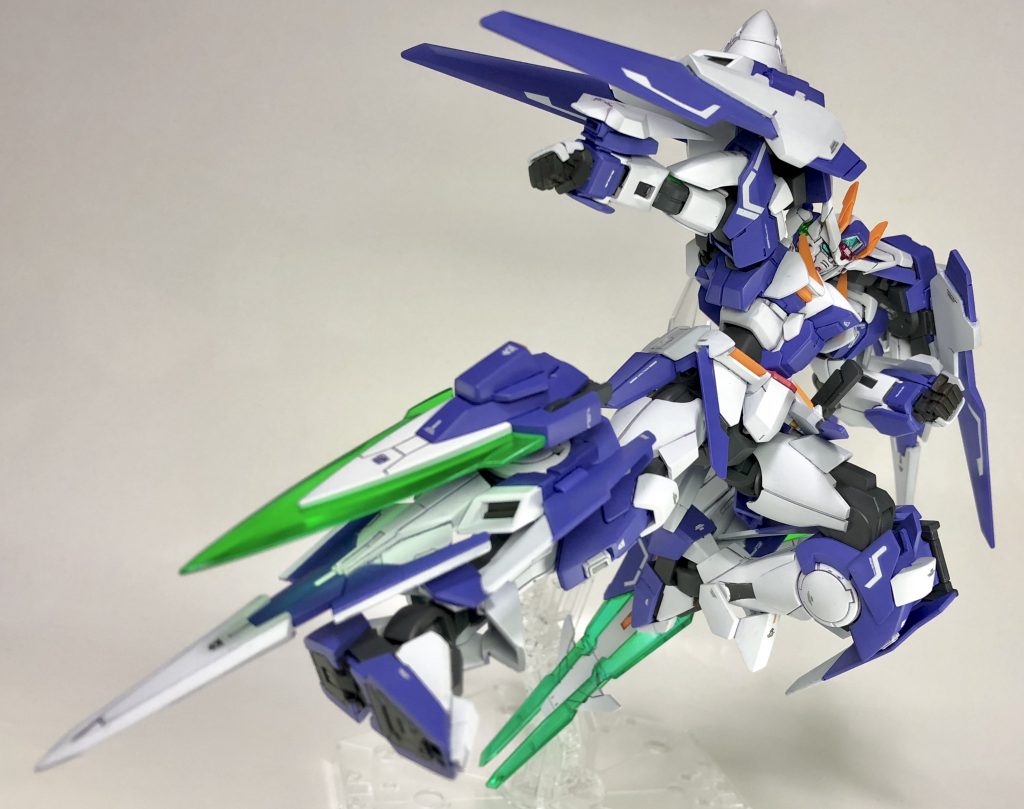 GNカタール。当時「物語後半にこういうクリアー刃の素材が出てくる」ということでそのプロトとして採用されたのですが、個人的には当時も今もブレードキックとして多用させていただいています。脚からライザーソードも出るよ(そのために脚にGNドライヴがあると言っても過言ではない)