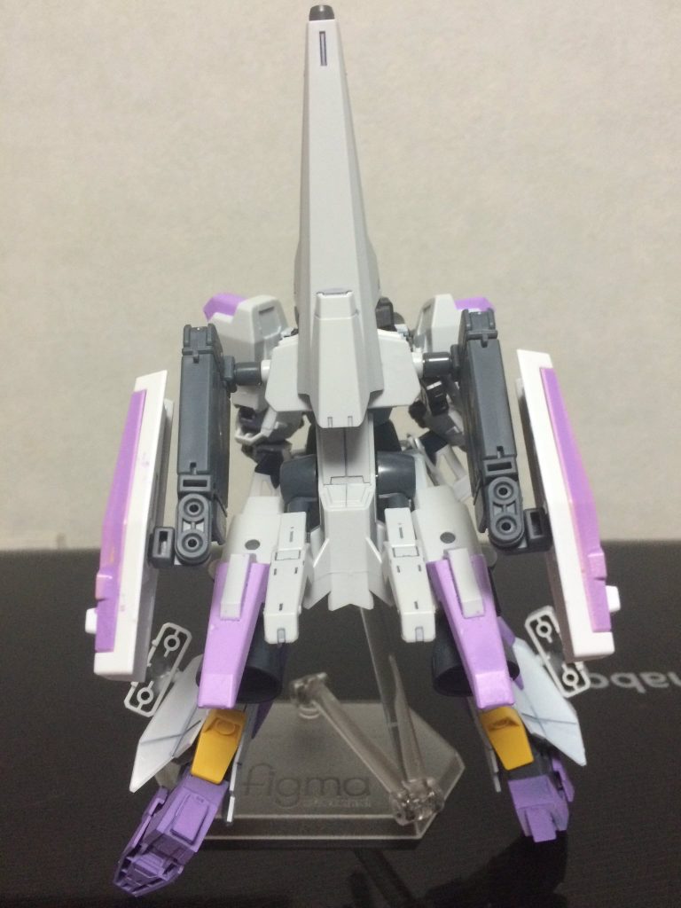 後ろ。バックパックが重いのでよく後ろに倒れますね…