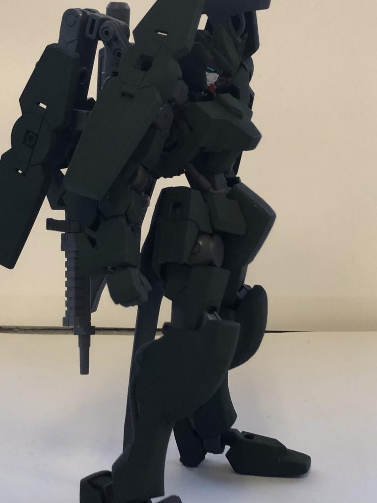 ## 右側面
胸部パーツがとても好きな形になって良かったです。