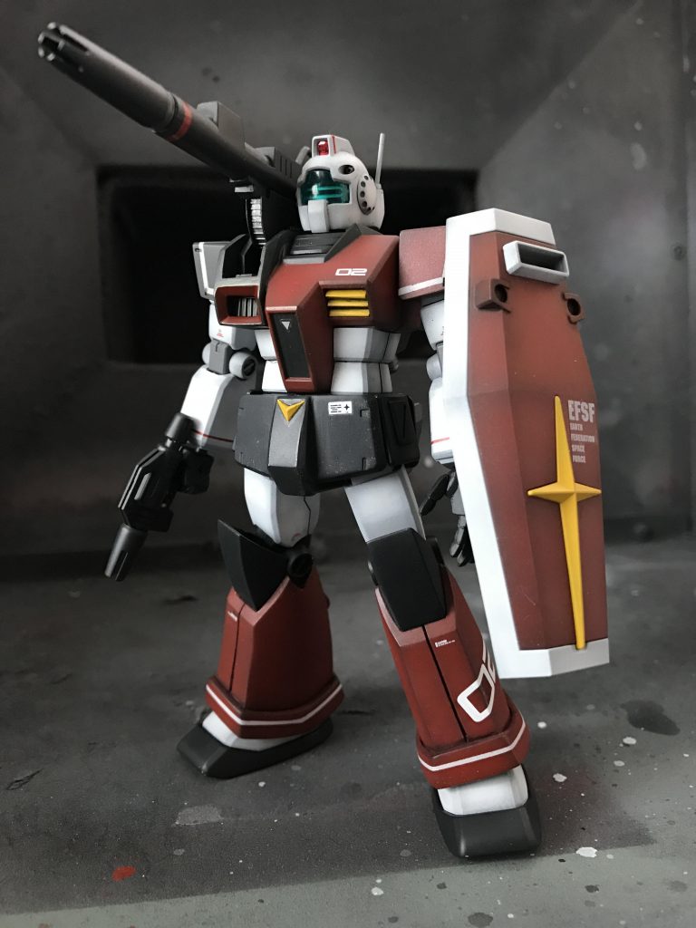 旧キットから、肩のキャノン、ランドセル、脛部、後頭部、股間部を移設しています。