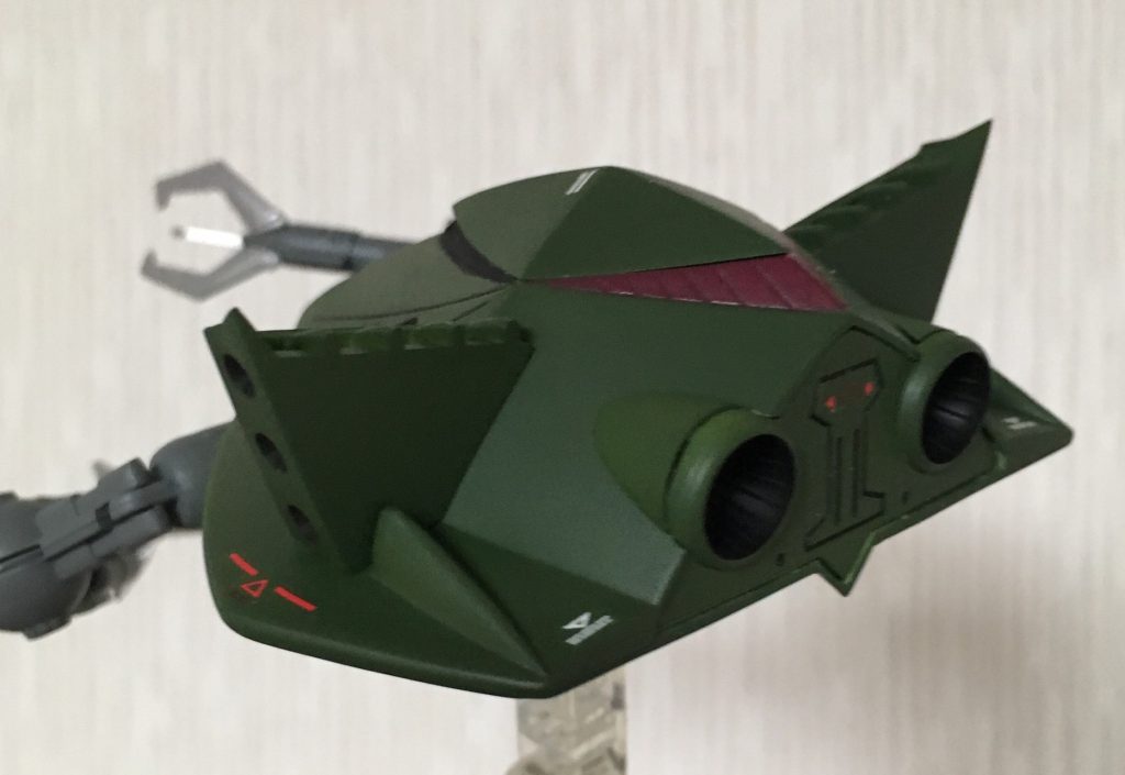 後ろから。旧キットのモビルアーマー系は挟み込みの箇所も少ないのでサクッと作れて良いですよね。