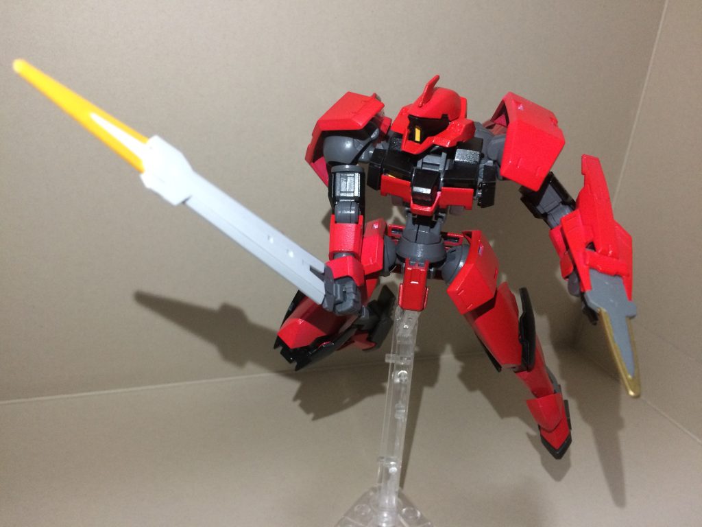 特殊合金剣
レギンレイズ・ジュリアが鉄華団掃討作戦の際使用した物と同一。
左腕のガントレットエッジと合わせた二刀流が主な戦法。