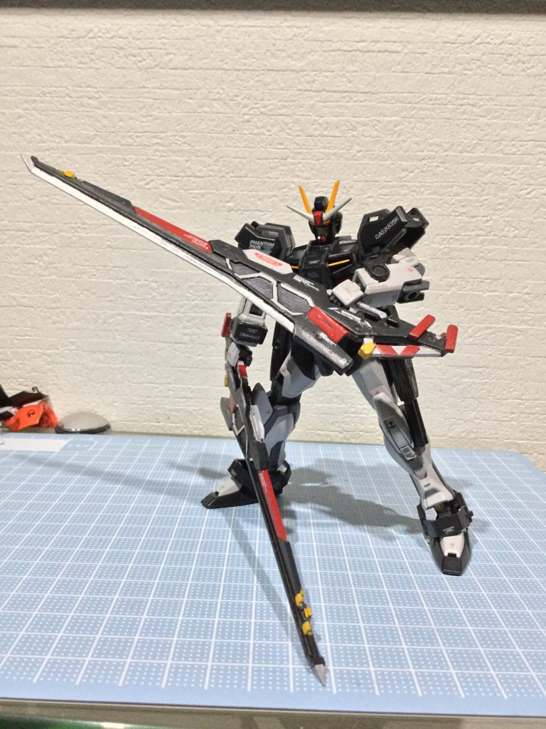 実大剣。バックパックのバインダーを剣として使用する。