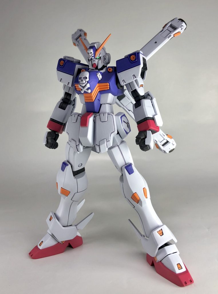 改修点は頭部。フェイスがクロスボーン魔王、ヘルメット前部はフルクロスのもので、頬当ての形状を変更しています。