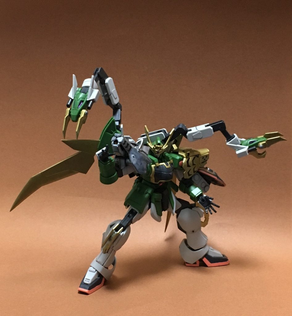 改善点②:ハング、シールドの配置
狼虎の顎から伸びる龍、背中のど真ん中の盾…
フォルム等好みでは無かったので、背中にジーエンハングを
配置し、シールドはハングと配置を交換しました。