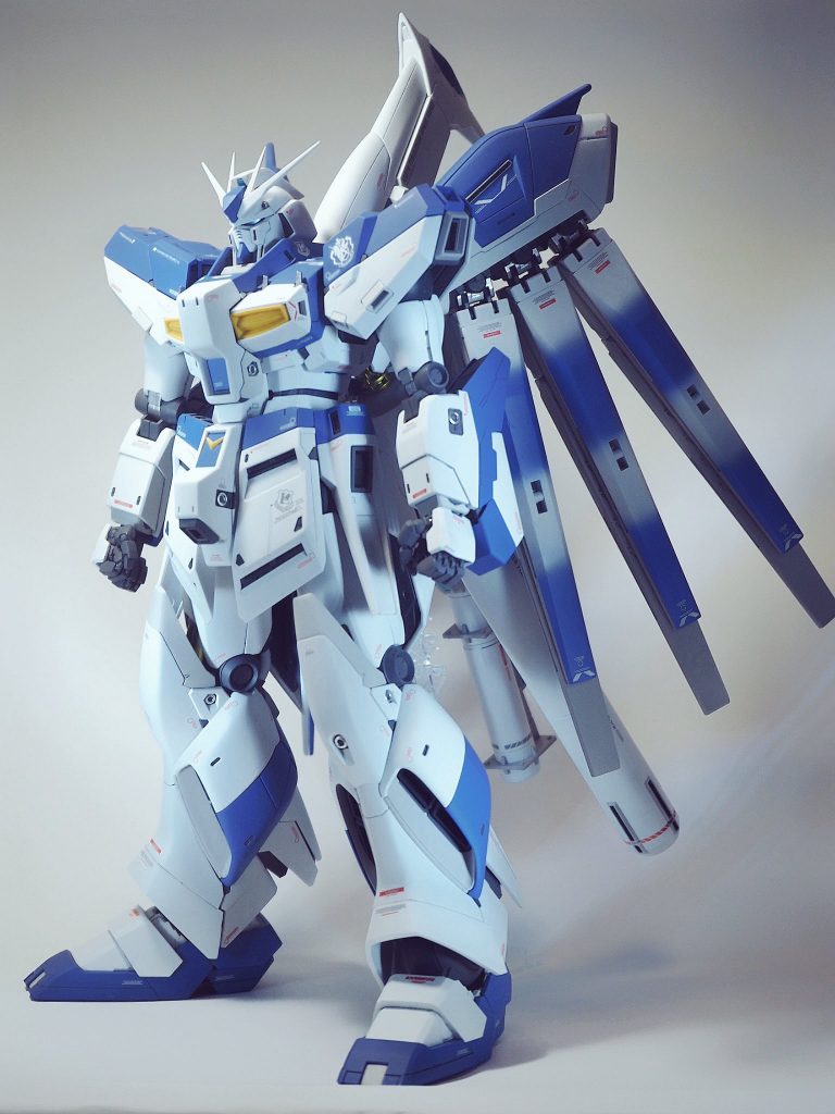 ディテールアップ出来るほど腕が無いので、アレンジを加えずに基本工作で作りました。
カラーレシピですが、ブルーはフィニッシャーズのラベンダー、白はフィニッシャーズのシェルホワイト、グレーはガイアカラーのニュートラルグレーⅡを使用しています。