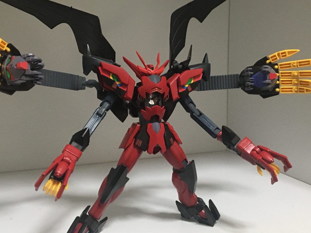 プレデター形態
胸のメガソニック砲とフェイスエンドによる広域攻撃により全てを破壊し捕食する。