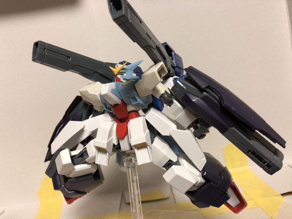 副武装のGNロングキャノン。威力はGNツインバズーカより少し劣るが射程がかなりあり地上から大気圏まで砲撃可能(その際は集中しなきゃならないので棒立ちになる)装弾数は少ないけどGNミサイルもある