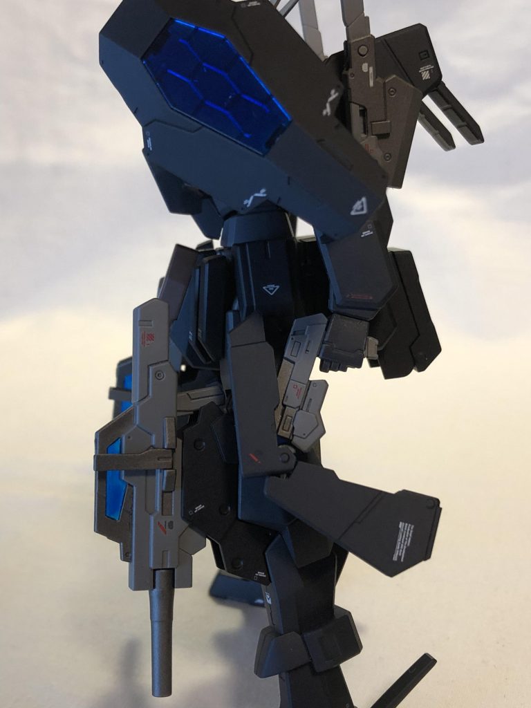 ホルスターはこっち側に開くと信じてやまなかったので変えました。ピストルのホルスターだったらこう抜けないとおかしくない？？？？