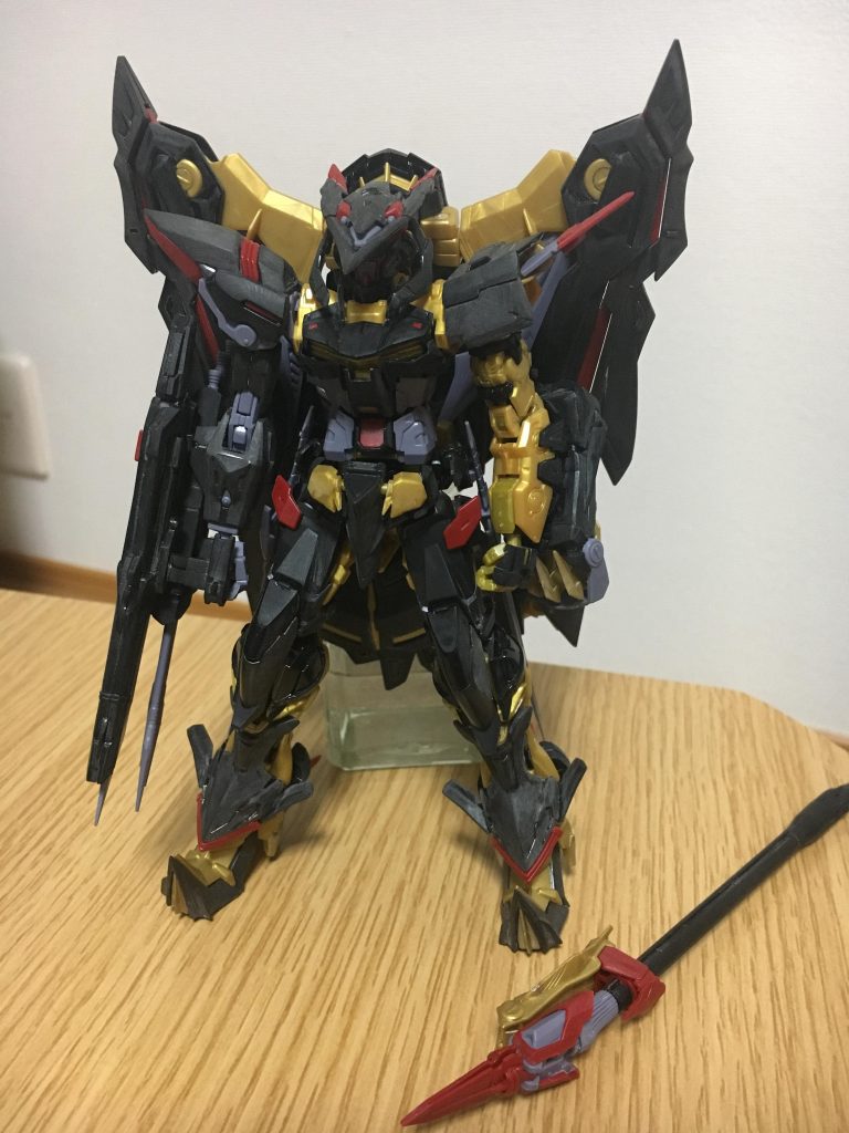 仮組みとこのキット特有のツヤがかかっているパーツのヤスリがけが終わった状態です。正直この作業が1番苦労しました笑。