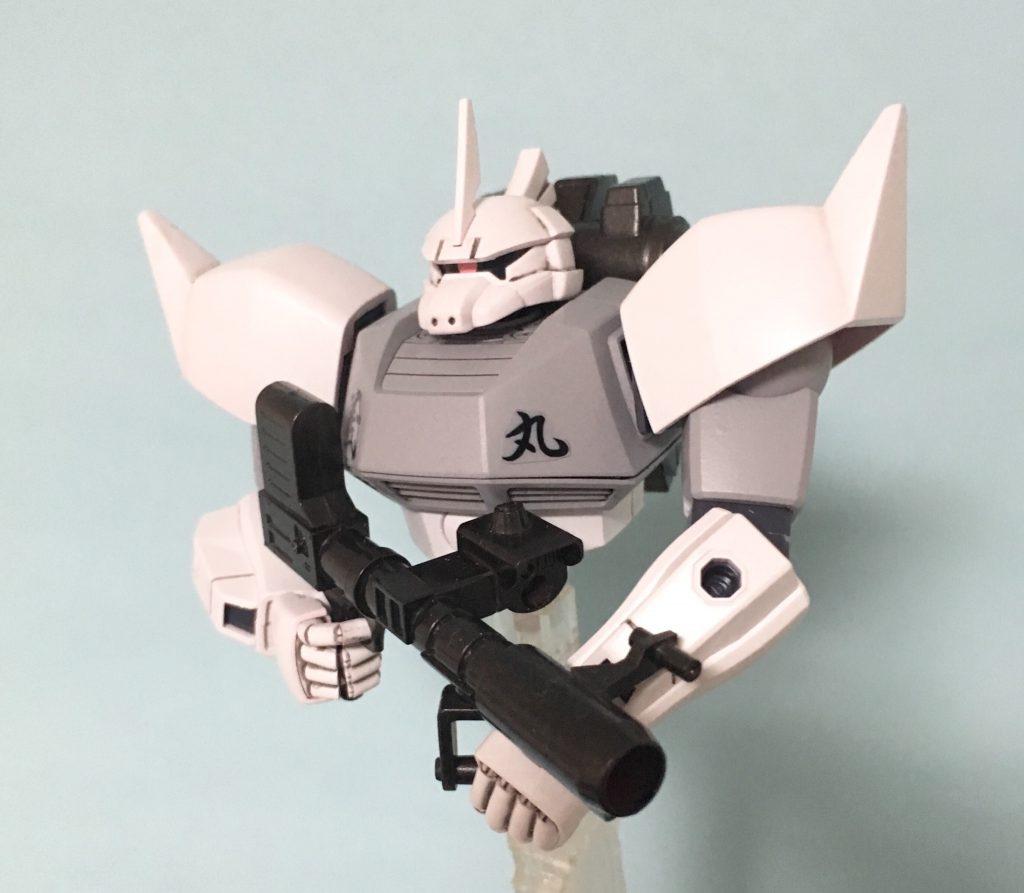 上半身。手持ちのビーム砲は旧キットから。義丸の文字は自作シールです。