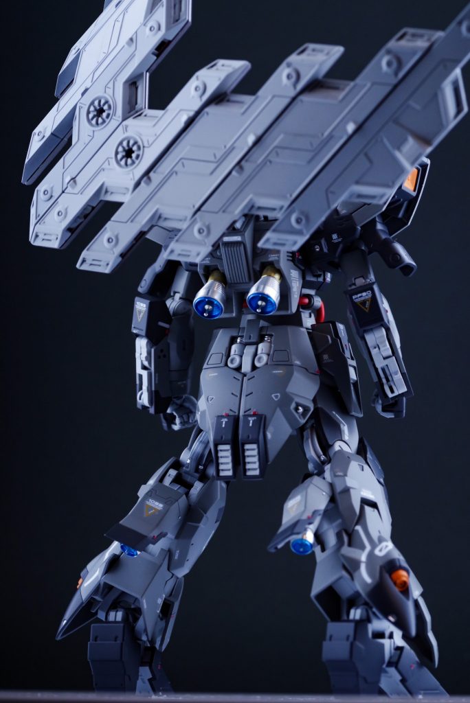 背部は主に裾裏とバックパックにメタルバーニアを追加し質感の違いと情報量をアップしています