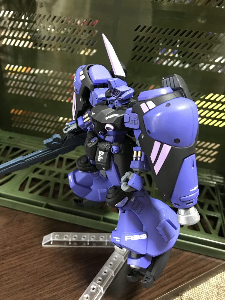 ヤザンさんが乗る機体なんで、ただですら悪党顔の GP02をV字アンテナからトサカに変更、さらに悪党顔にしました。