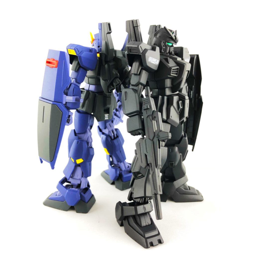 横向きでもかっこいいです！
リバイブも良いですがこのモデルも重厚感があって最高です！