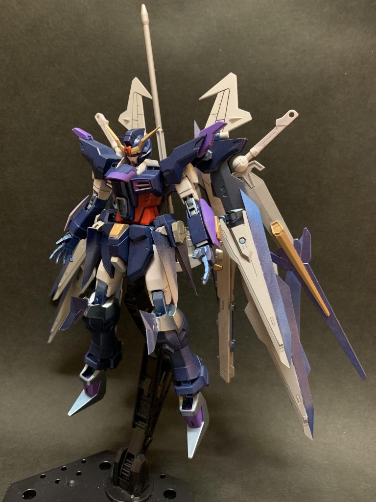 フロントビュー(駐機状態)。ラヴストライカーの向きではなくノワールストライカーと同じにしてあります。