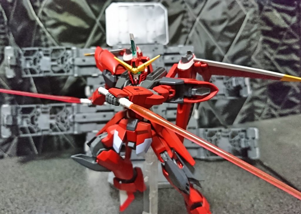 せっかく最近力を入れて作った機体だったんで何か特性が欲しいと思い考えていたところ思い付いたのがドムトルーパー“スクリーミングニンバス”でしたイメージとしてはガンダム00のGNフィールドとかトランザムですね制作レシピとしてはHGセイバー ウイングガンダムフェニーチェリナーシタ G-セルフ HGCEインパルス RGジャスティスとなっておりますインパルスをベースに肩足をフェーニーチェ、手、バックパック、シールドをセイバー、頭部をジャスティス、ライフルのみG-セルフですアムフォルタスプラズマ収束ビーム砲とライフルにマグネットを仕込みライフルマウントできるようにしてサザビーレッド等で全面塗装アムフォルタスプラズマ収束ビーム砲の接続アームもプラ板で延長結構いい感じになったと思ってます