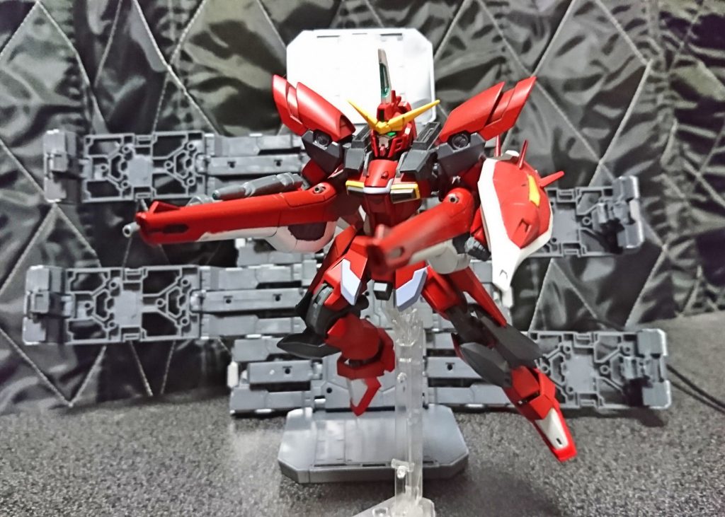 ビームサーベルは腰のサイドアーマーに収納式として羽もホントは可動式みたいタイプにしたかったんですがいいのがでず諦め従来型で